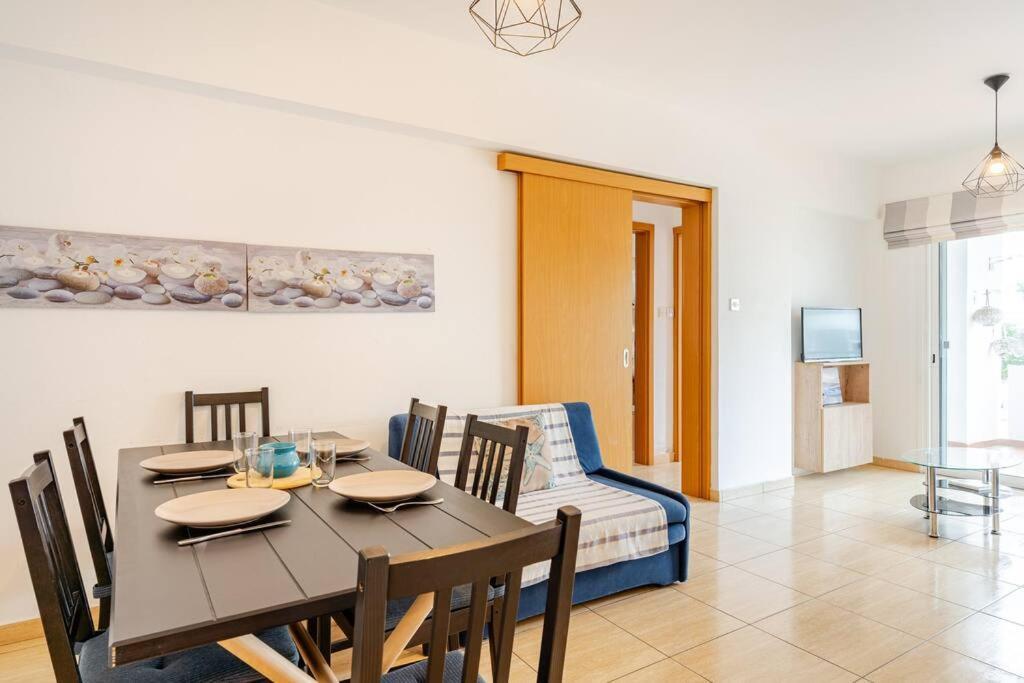 Carisa Downtown With Rooftop Pool Larnaca Exterior photo