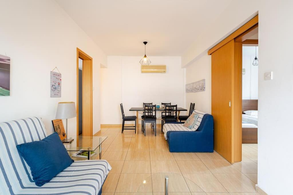 Carisa Downtown With Rooftop Pool Larnaca Exterior photo