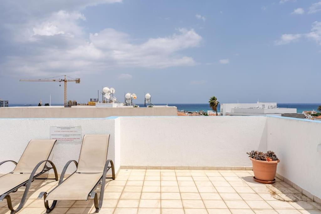 Carisa Downtown With Rooftop Pool Larnaca Exterior photo
