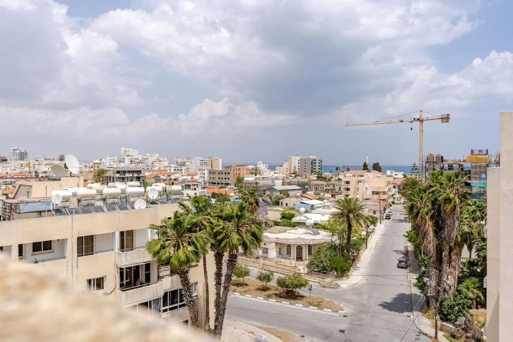 Carisa Downtown With Rooftop Pool Larnaca Exterior photo