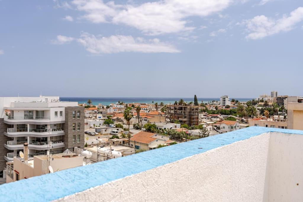 Carisa Downtown With Rooftop Pool Larnaca Exterior photo