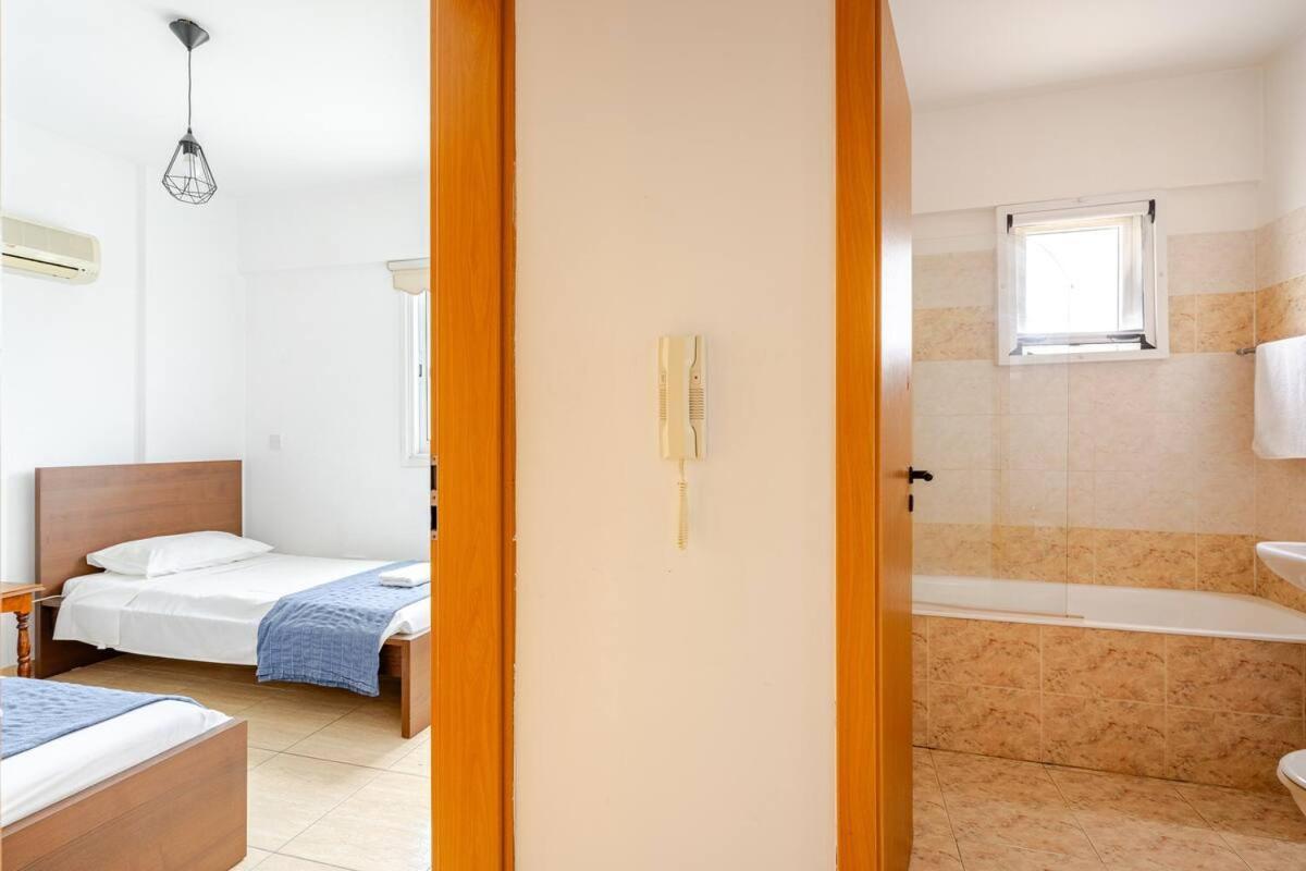 Carisa Downtown With Rooftop Pool Larnaca Exterior photo