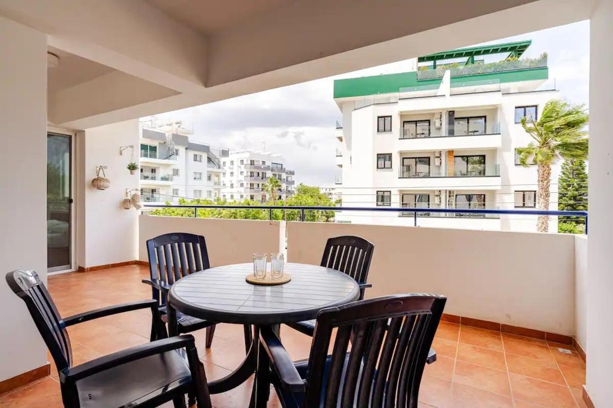 Carisa Downtown With Rooftop Pool Larnaca Exterior photo