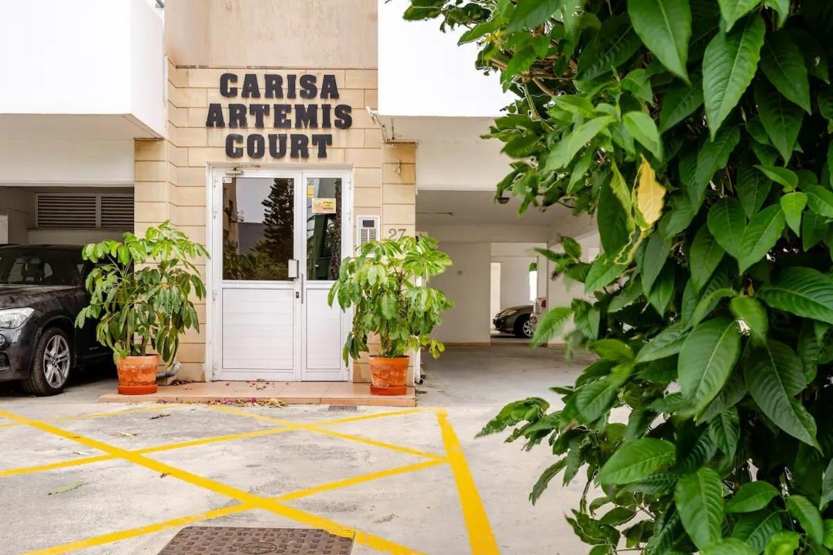 Carisa Downtown With Rooftop Pool Larnaca Exterior photo