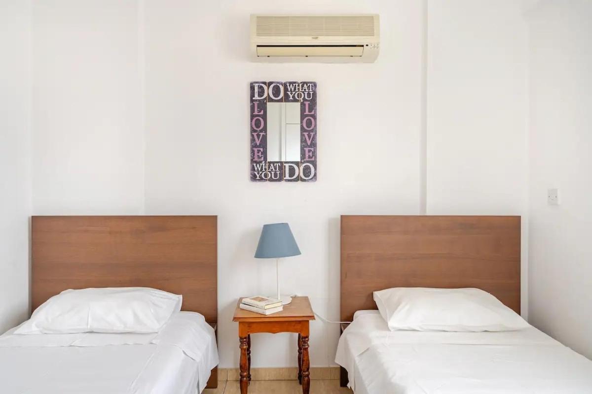 Carisa Downtown With Rooftop Pool Larnaca Exterior photo